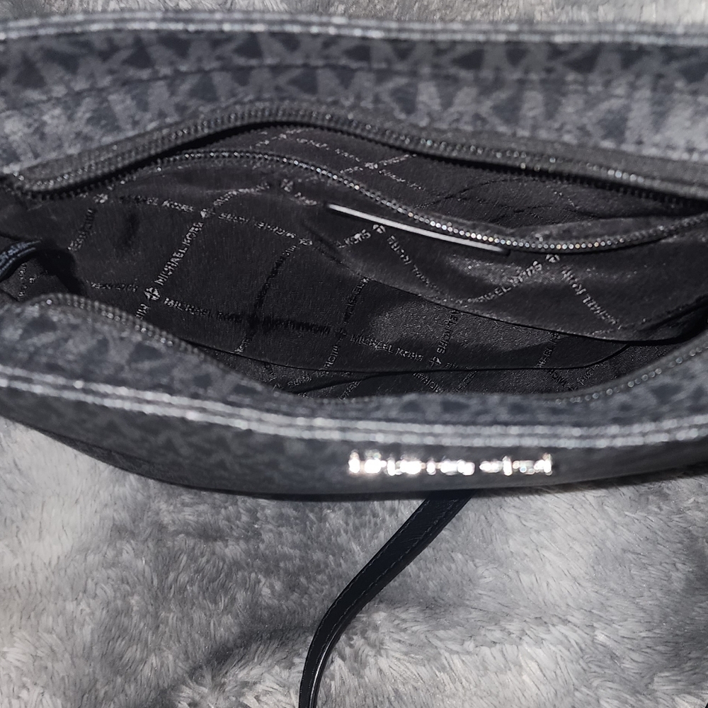 Michael Kors Crossbody - Picture 4 of 4